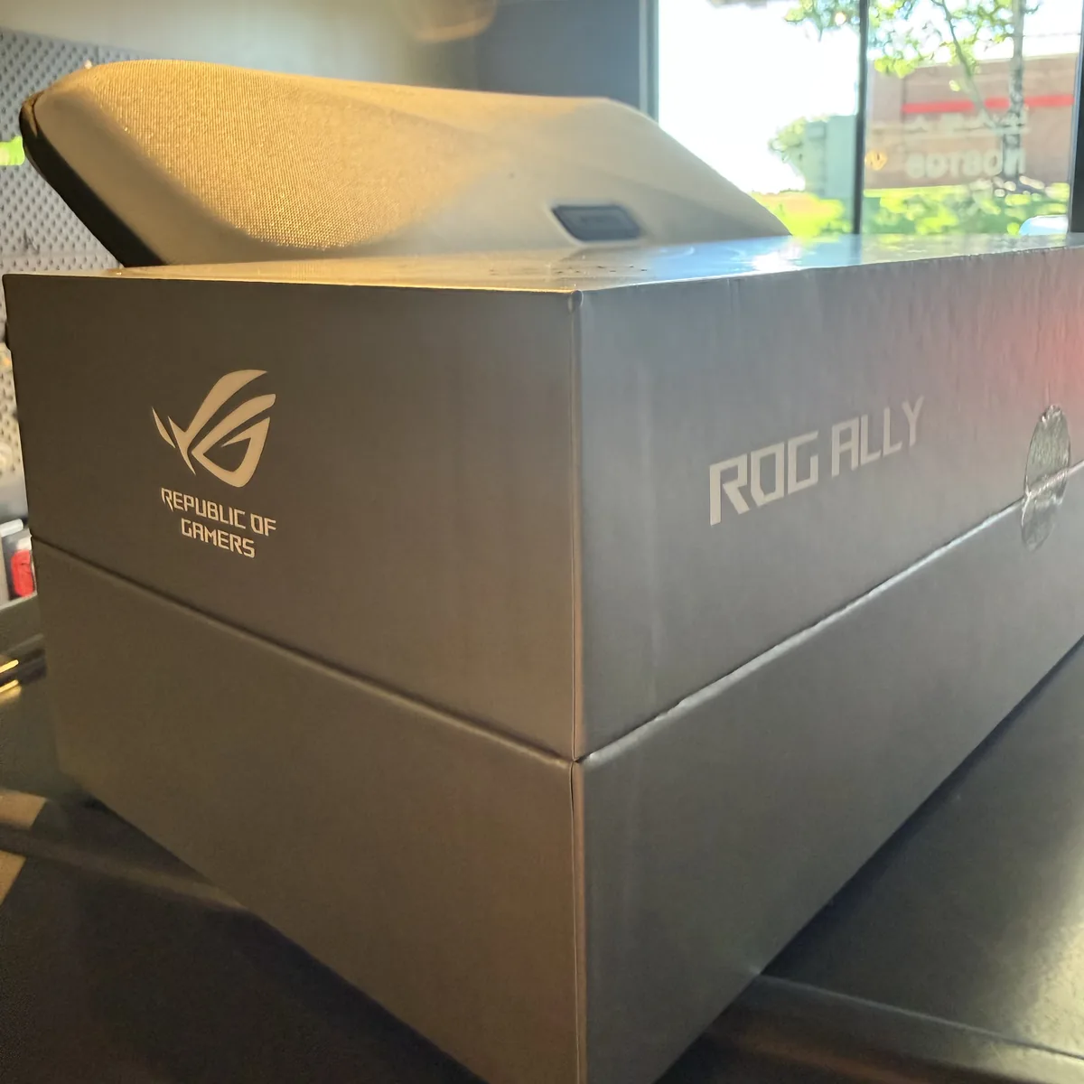 ASUS ROG Ally (Z1 Extreme, 2TB) - PC - CIB (Complete In Box) - NOSTOS Duluth GA - view 3